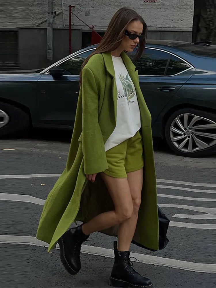 Casaco oversized de mulher com lapela e abotoamento duplo – estilo vintage para outono/inverno