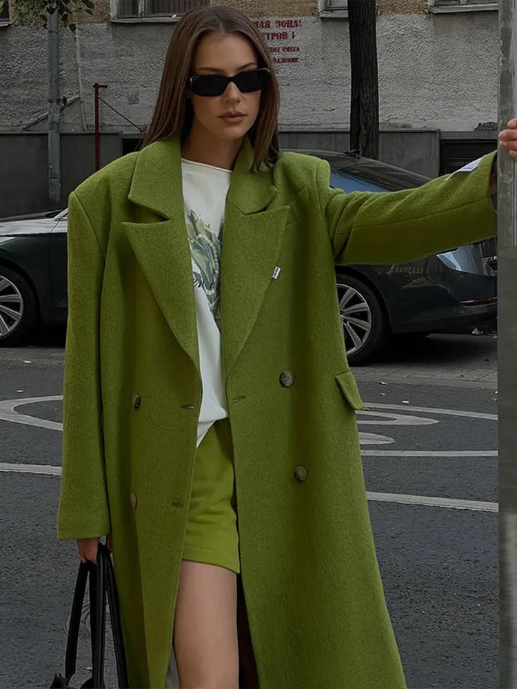 Casaco oversized de mulher com lapela e abotoamento duplo – estilo vintage para outono/inverno